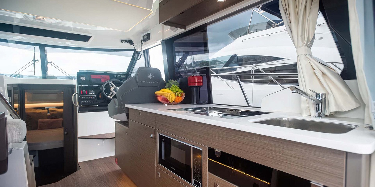 Аренда яхты Jeanneau Merry Fisher 34 на Пхукете | Extremalov Group